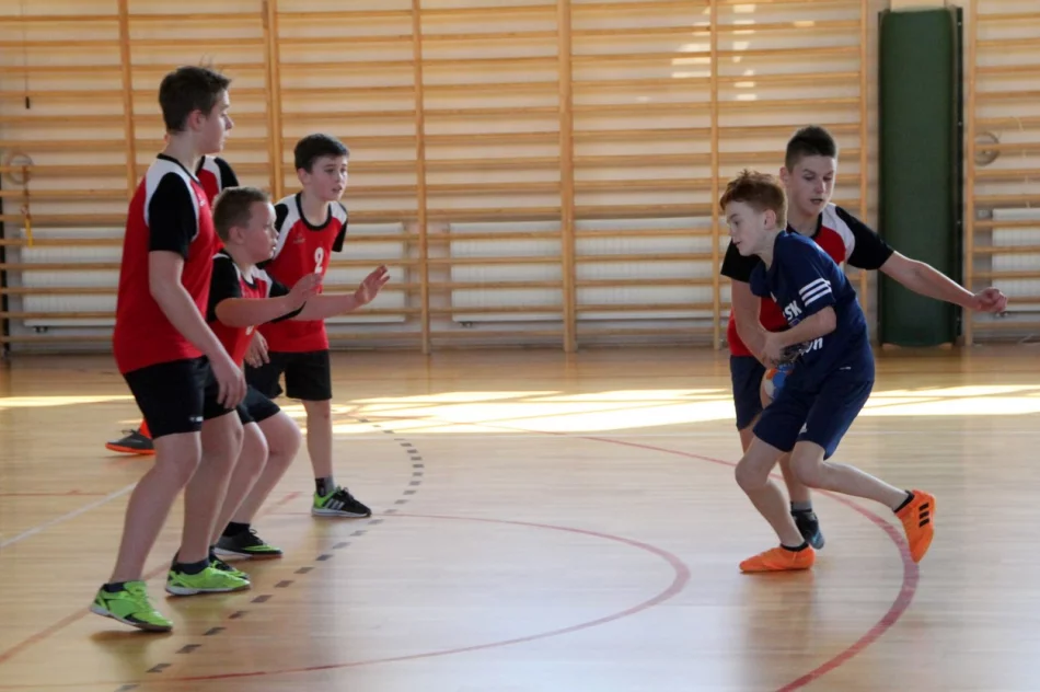 Chłopcy ze Starej Wsi Mistrzami Gminy Limanowa w piłce ręcznej - zdjęcie 12