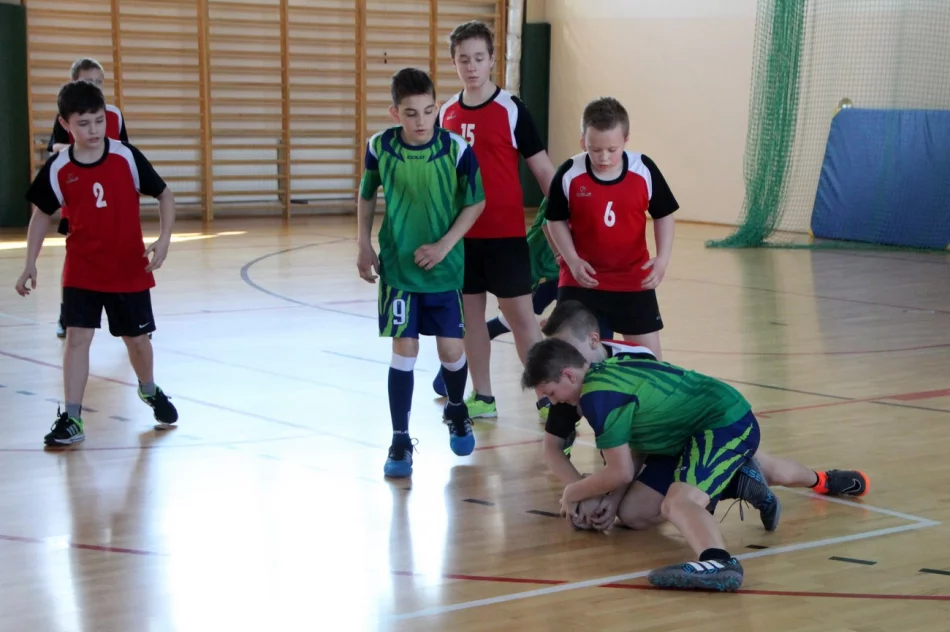 Chłopcy ze Starej Wsi Mistrzami Gminy Limanowa w piłce ręcznej - zdjęcie 13