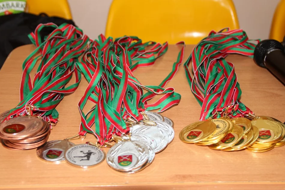 Chłopcy ze Starej Wsi Mistrzami Gminy Limanowa w piłce ręcznej - zdjęcie 15