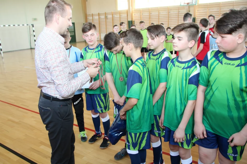 Chłopcy ze Starej Wsi Mistrzami Gminy Limanowa w piłce ręcznej - zdjęcie 17