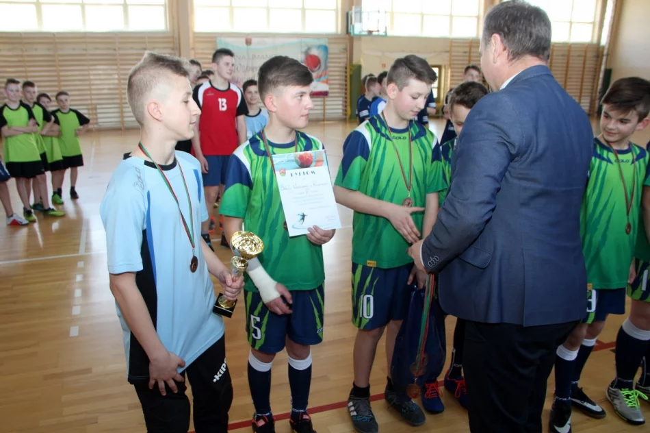 Chłopcy ze Starej Wsi Mistrzami Gminy Limanowa w piłce ręcznej - zdjęcie 18