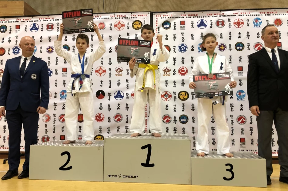 Reprezentanci Miasta Limanowa na Mistrzostwach Młodzików w Karate Kyokushin - zdjęcie 2
