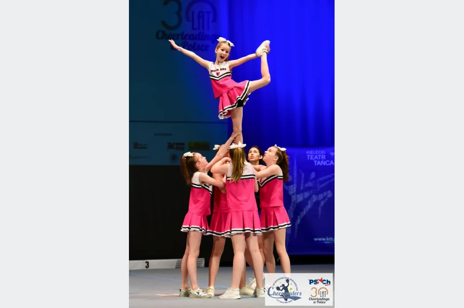 Sukces limanowskich cheerleaderek na XXI Mistrzostwach Polski Cheerleaders - zdjęcie 2