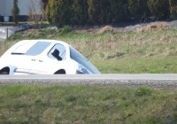 Kierowca Peugeota zasnął za kierownicą - zdjęcie główne