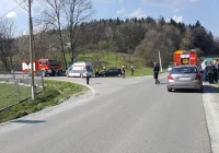 Kobieta i 4-letnia dziewczynka trafiły do szpitala po kolizji dwóch aut - zdjęcie główne