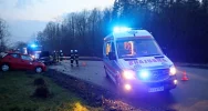 Zderzenie dwóch aut na drodze wojewódzkiej - zdjęcie 4