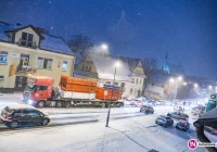 Śliskie drogi - tiry stoją na podjazdach - zdjęcie główne