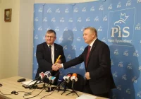 Symboliczne przekazanie władzy w PiS - zdjęcie główne