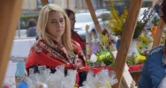 Stoiska z ozdobami, palmami i wypiekami przyciągały mieszkańców - zdjęcie 2