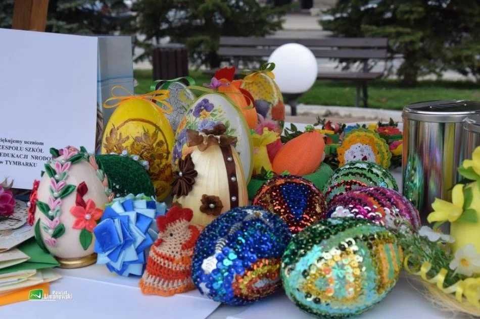 Stoiska z ozdobami, palmami i wypiekami przyciągały mieszkańców - zdjęcie 16