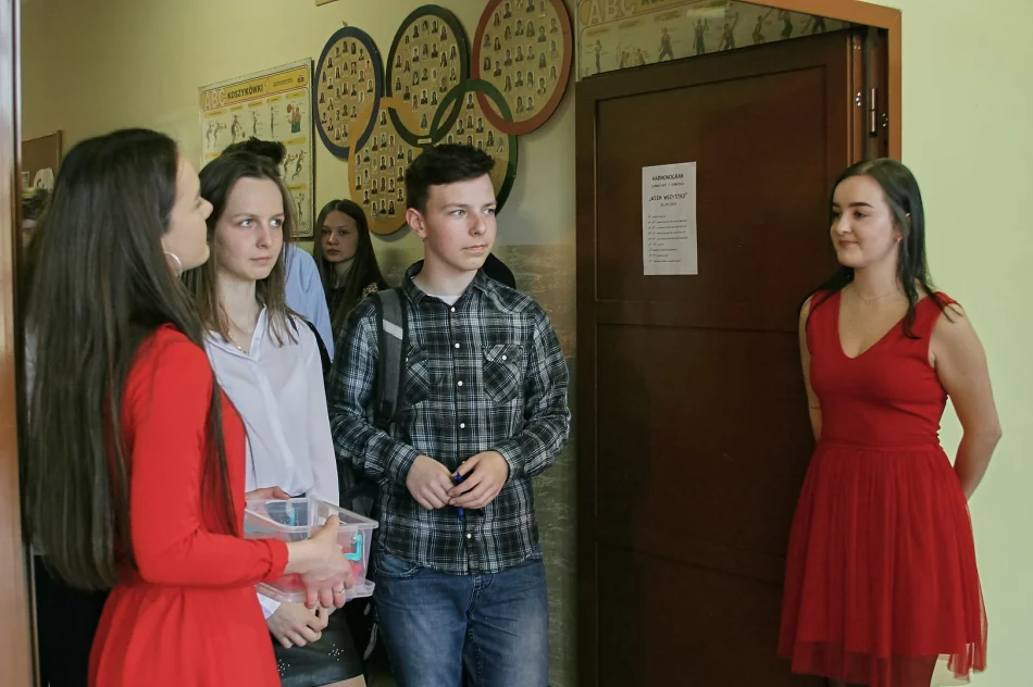 XVI Powiatowa Gimnazjada i I Powiatowy Konkurs „Wiem Wszystko” - zdjęcie 2