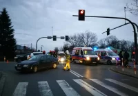 Dwa samochody zderzyły się na skrzyżowaniu - zdjęcie główne