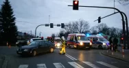 Dwa samochody zderzyły się na skrzyżowaniu - zdjęcie 3