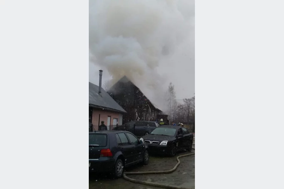 42 strażaków walczyło z ogniem - zdjęcie 8