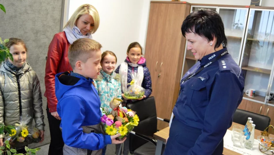 Niecodzienni goście w Komendzie Policji w Limanowej - zdjęcie 1