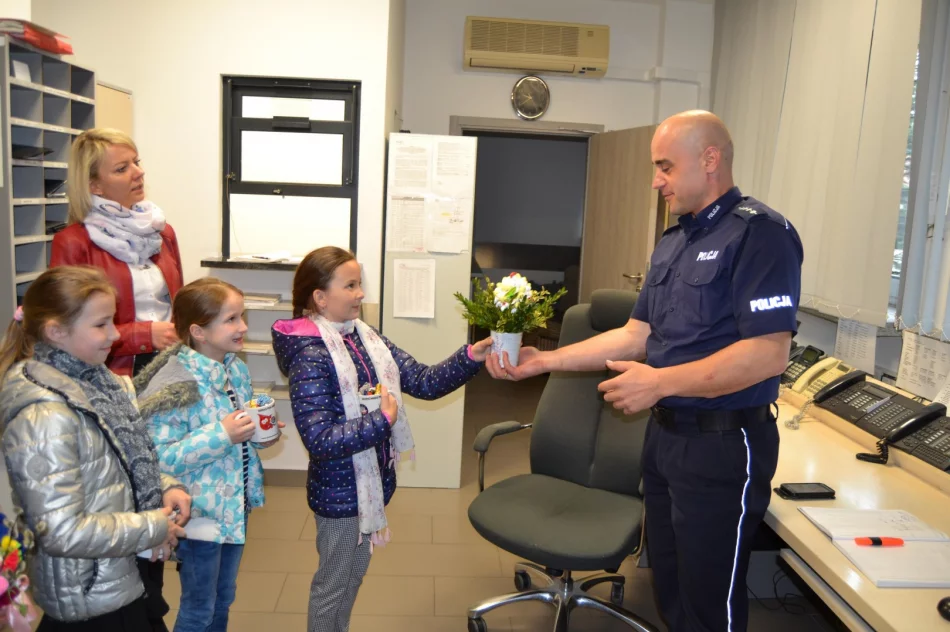 Niecodzienni goście w Komendzie Policji w Limanowej - zdjęcie 2