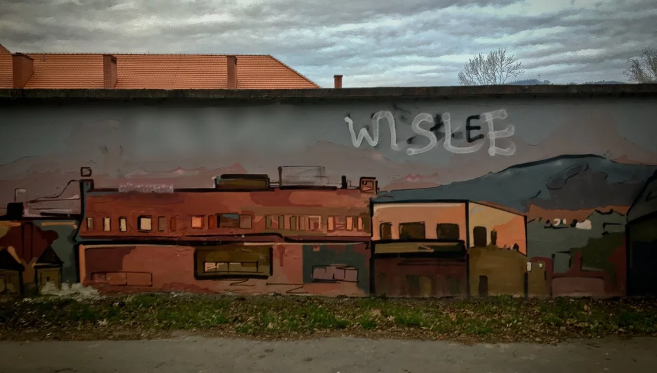 Wulgarnym napisem zniszczono mural - zdjęcie 1