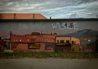 Wulgarnym napisem zniszczono mural - zdjęcie główne