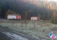 Było ślisko, auto wypadło z drogi i wjechało do rowu - zdjęcie główne