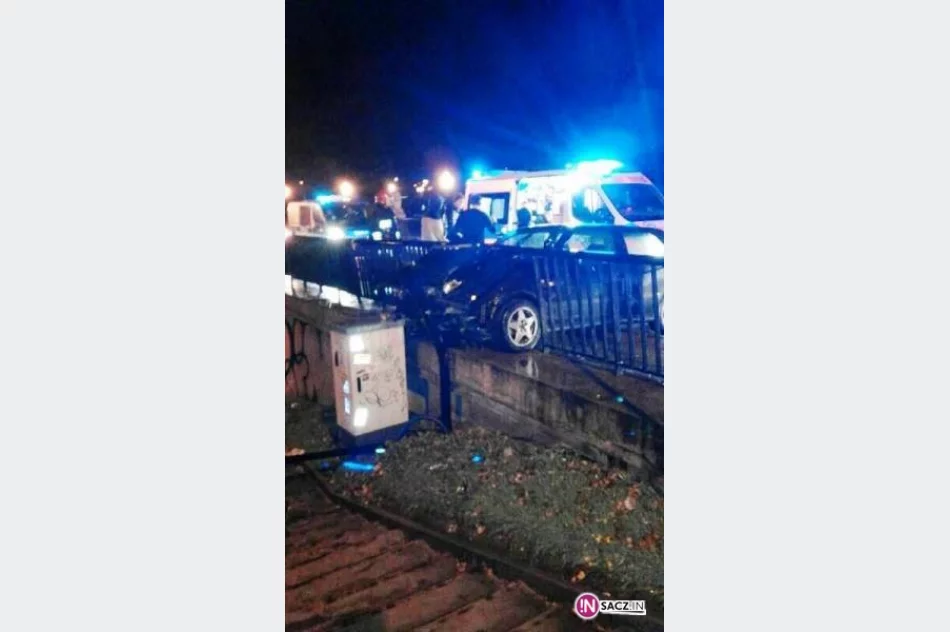Uderzył w barierkę mostu: Groźny wypadek na Lwowskiej - zdjęcie 2