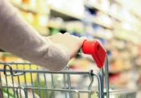 Większość Polaków ogranicza zakupy przez rosnące ceny - zdjęcie główne