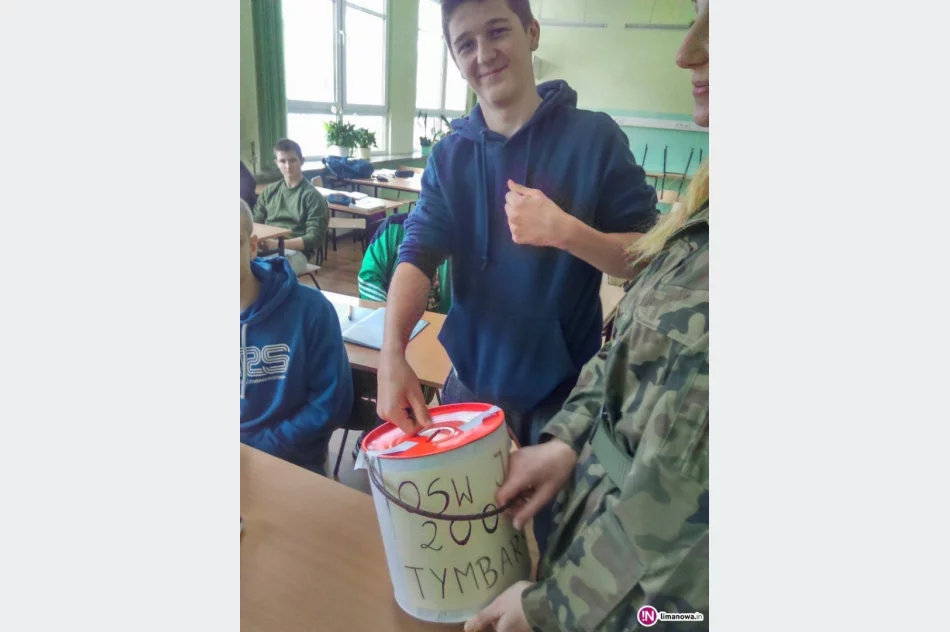 'Mundurowi' uczniowie pomagają Ukrainie - zdjęcie 3