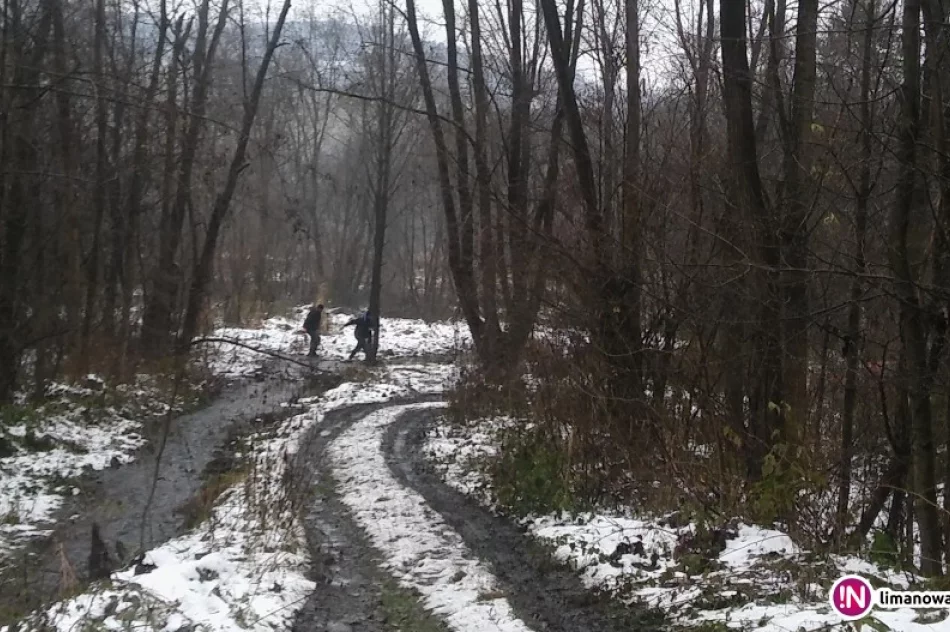 Wypalają kable i elektrośmieci nad rzeką - zdjęcie 3