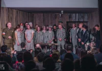 Oto Człowiek, oto Bóg! - zdjęcie główne