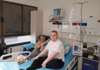 Konrad wraca do kraju i walczy dalej! - zdjęcie główne