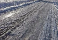 Fotointerwencja: lodowa droga do szkoły - zdjęcie główne