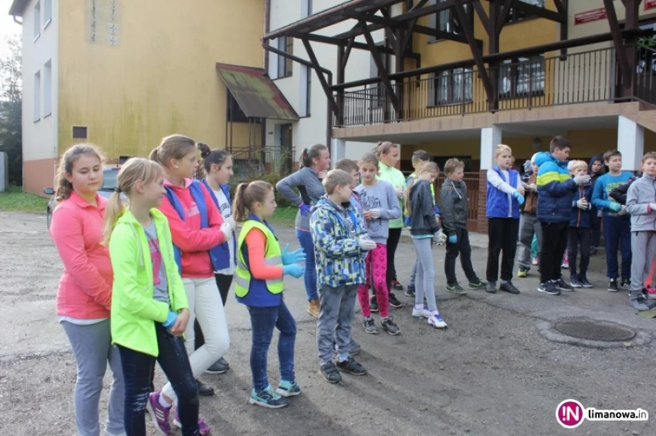 Sprzątanie świata uczniowie rozpoczęli od okolicy swojej szkoły - zdjęcie 2