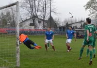 Pięć goli i dwie czerwone kartki w Zalesiu - zdjęcie główne