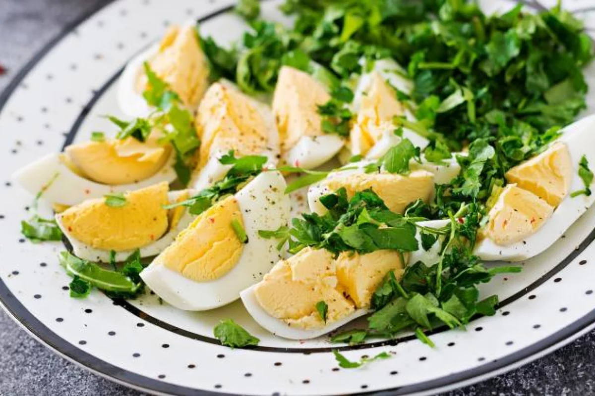 Wielkanocny stół okiem dietetyka – sprawdź co warto zjeść