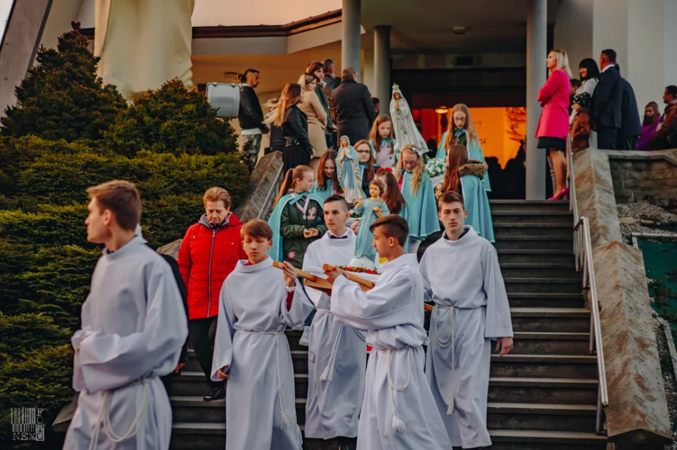 Procesja rezurekcyjna w Starej Wsi - zdjęcie 6