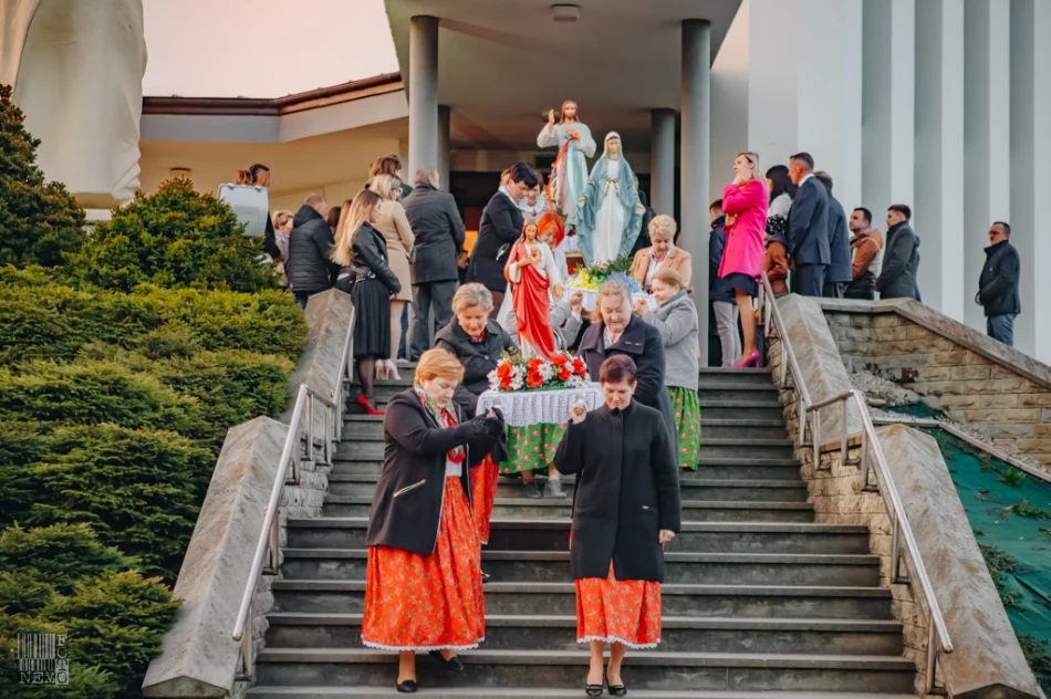 Procesja rezurekcyjna w Starej Wsi - zdjęcie 9