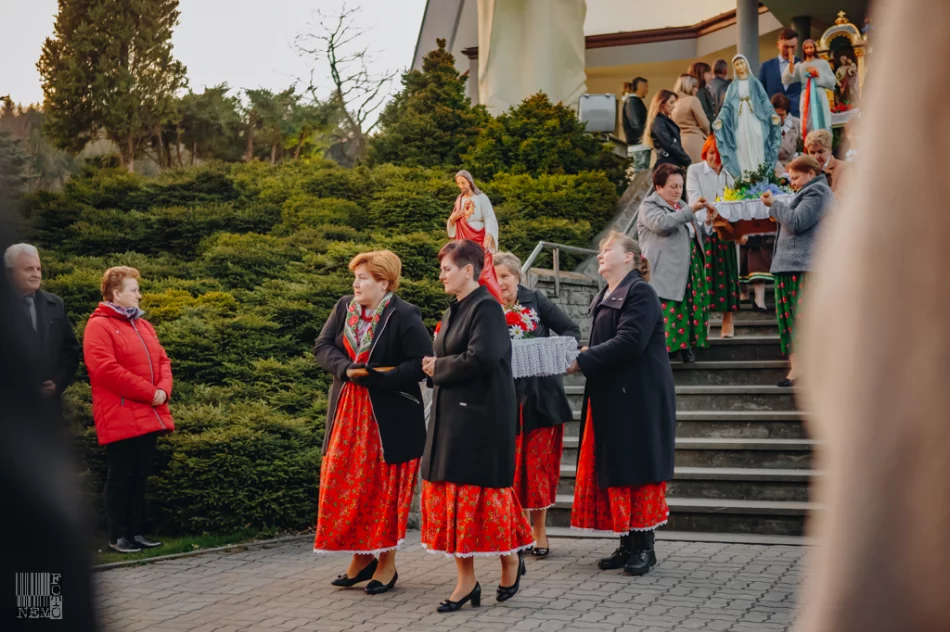 Procesja rezurekcyjna w Starej Wsi - zdjęcie 10