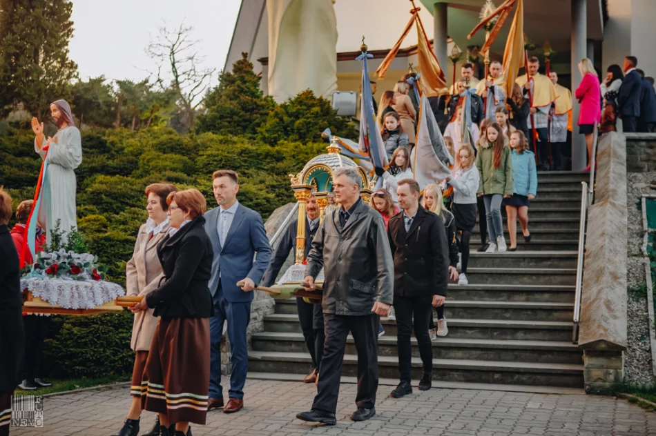 Procesja rezurekcyjna w Starej Wsi - zdjęcie 14