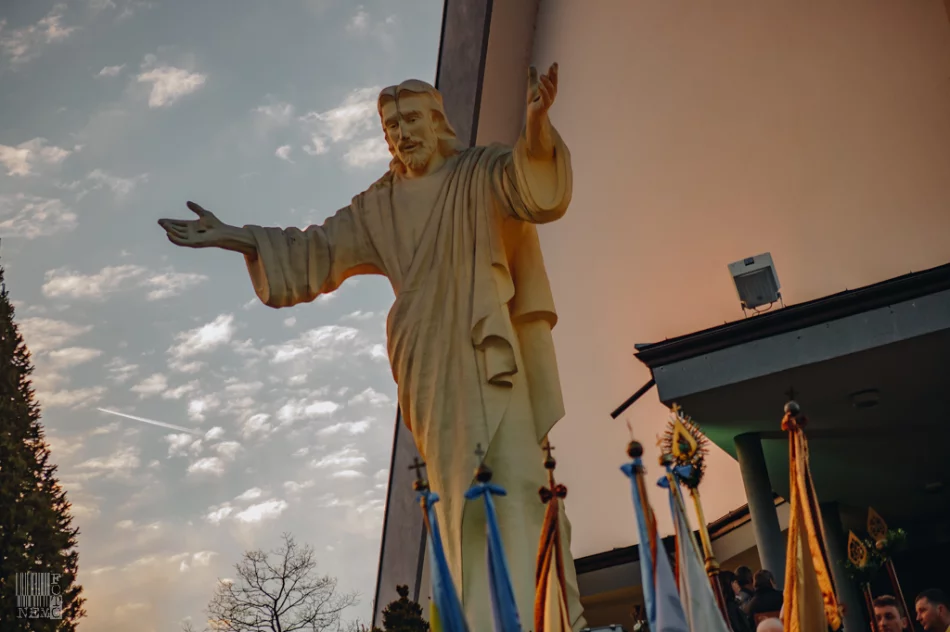 Procesja rezurekcyjna w Starej Wsi - zdjęcie 17