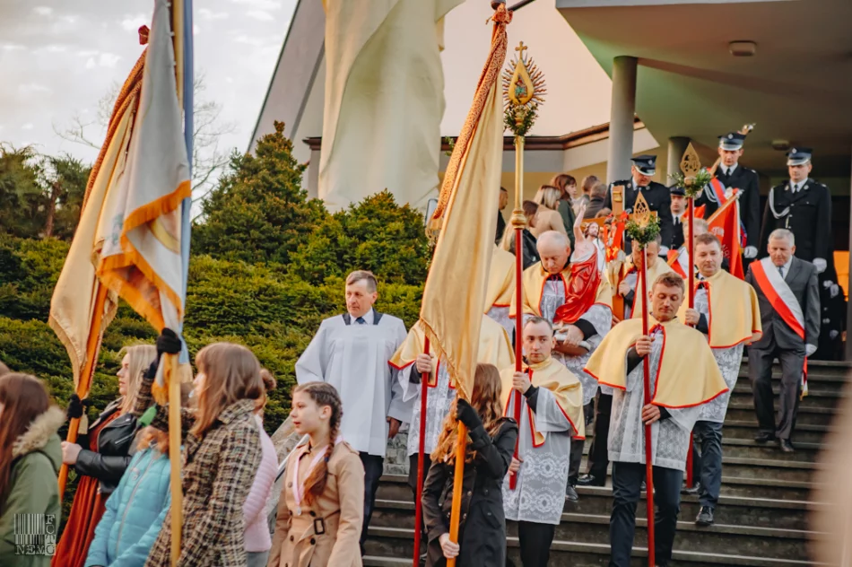 Procesja rezurekcyjna w Starej Wsi - zdjęcie 19
