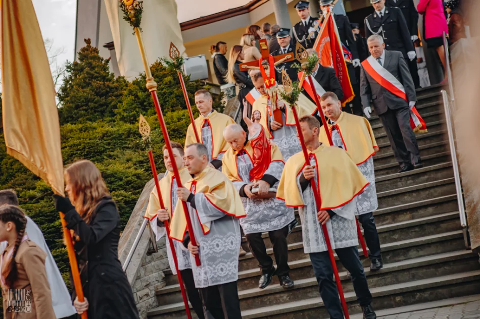 Procesja rezurekcyjna w Starej Wsi - zdjęcie 20