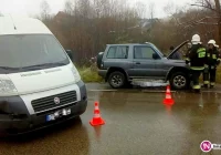 Zderzenie samochodu dostawczego i terenówki - zdjęcie główne