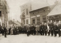 Limanowski Rynek jako miejsce spotkań w kolejnym spacerze historycznym - zdjęcie główne