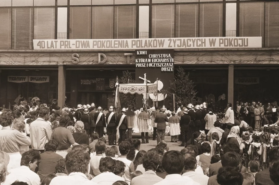 Limanowski Rynek jako miejsce spotkań w kolejnym spacerze historycznym - zdjęcie 5