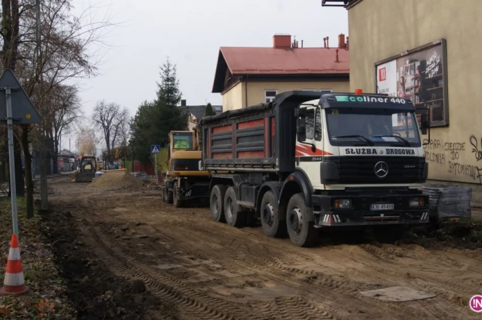 Ulica Kolejowa już prawie gotowa.  Jak długo jeszcze potrwa remont? - zdjęcie 4