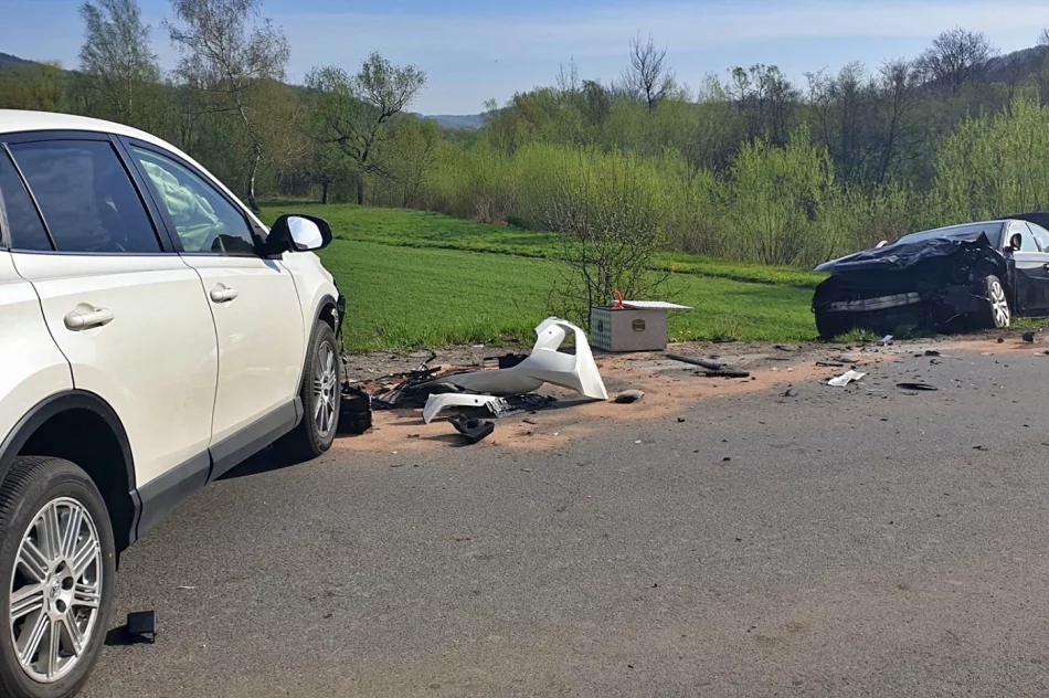 Czołowe zderzenie - 4 osoby trafiły do szpitala  - zdjęcie 5