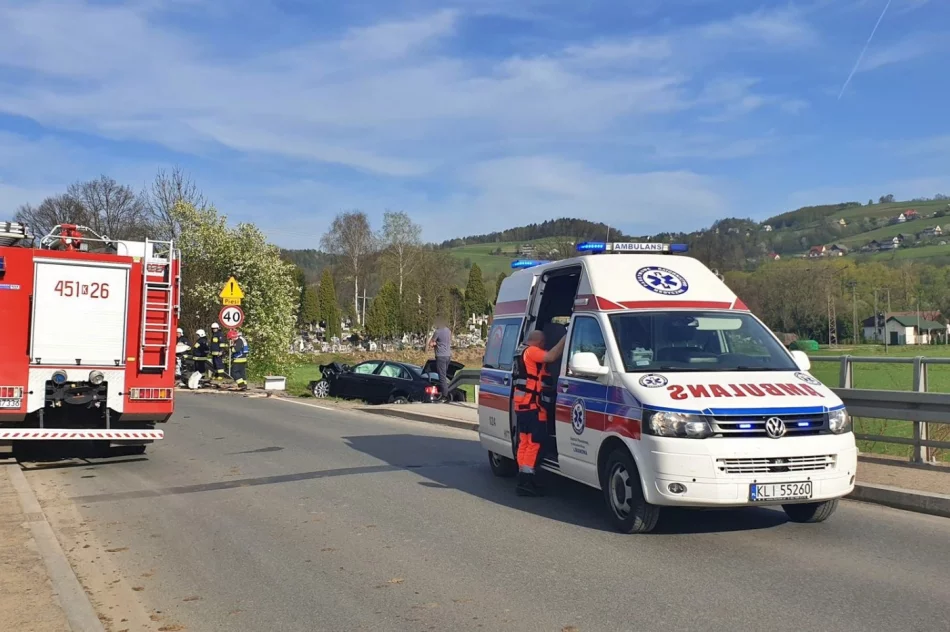 Czołowe zderzenie - 4 osoby trafiły do szpitala  - zdjęcie 7