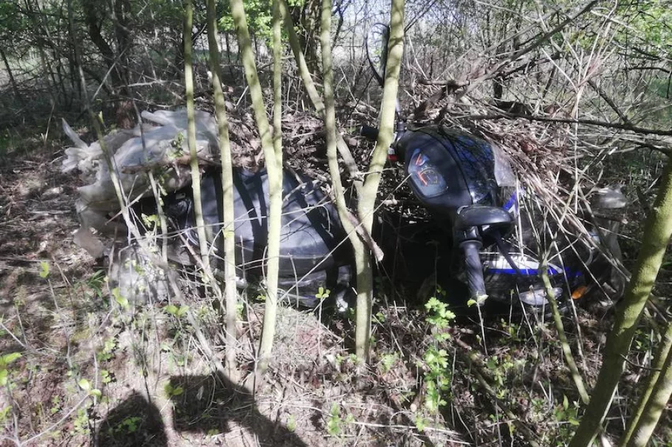 Nastoletni uciekinier z ośrodka na Limanowszczyźnie w rękach policji. Ukradł skuter i ukrył go w lesie - zdjęcie 3