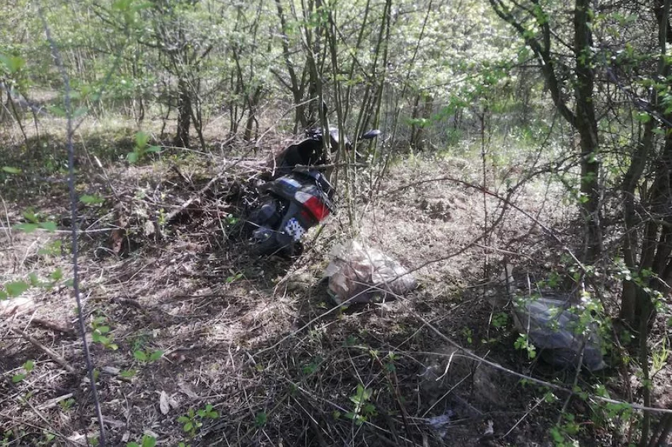 Nastoletni uciekinier z ośrodka na Limanowszczyźnie w rękach policji. Ukradł skuter i ukrył go w lesie - zdjęcie 4