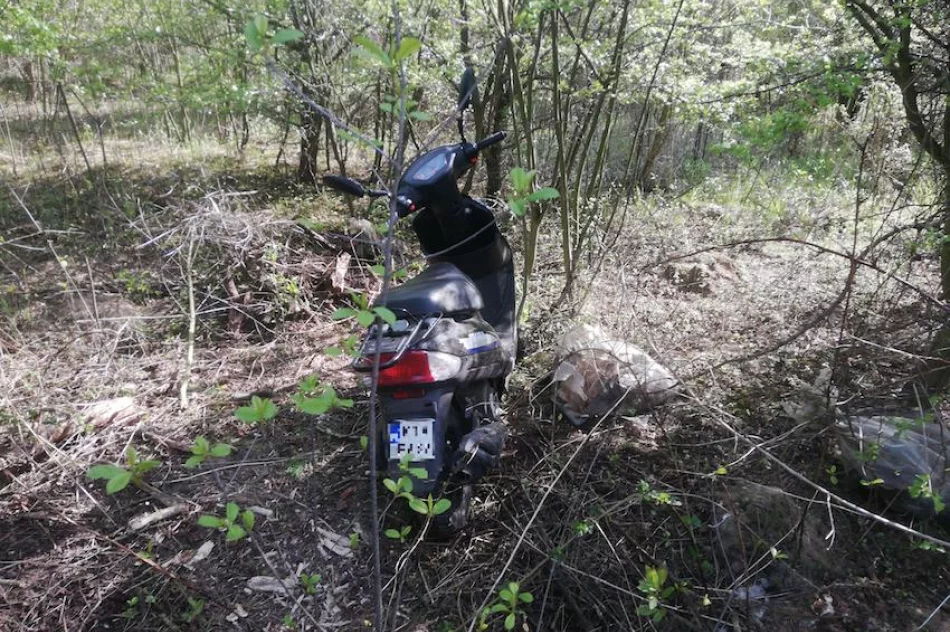 Nastoletni uciekinier z ośrodka na Limanowszczyźnie w rękach policji. Ukradł skuter i ukrył go w lesie - zdjęcie 5