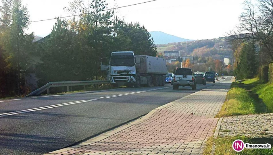 Zderzenie dwóch ciężarówek na 'krajówce' - zdjęcie 1